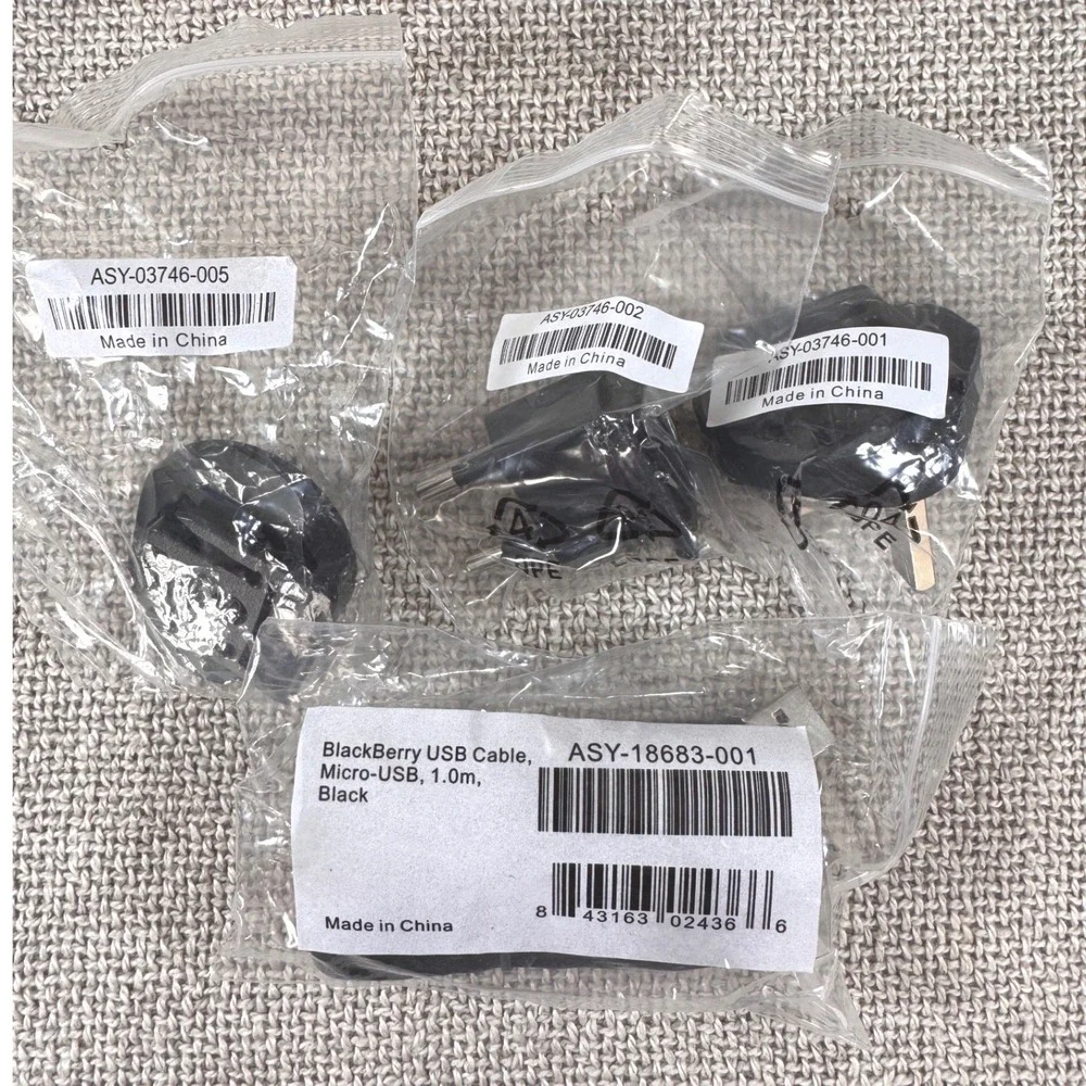 Vintage BlackBerry Tour 9630 Verizon Smartphone Bundle‎ Box Accessories